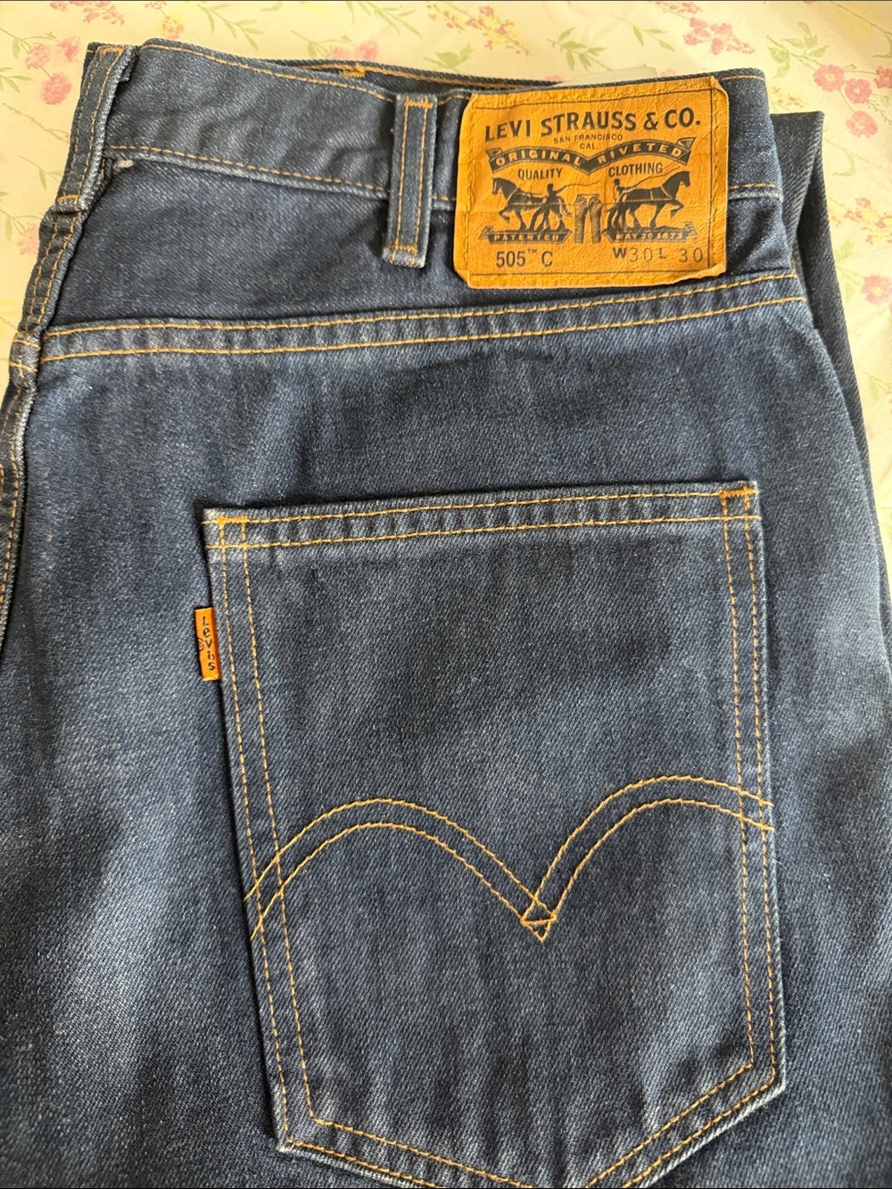 Levi's Men's Dark Blue Straight-Leg Jeans with Gold Stitching